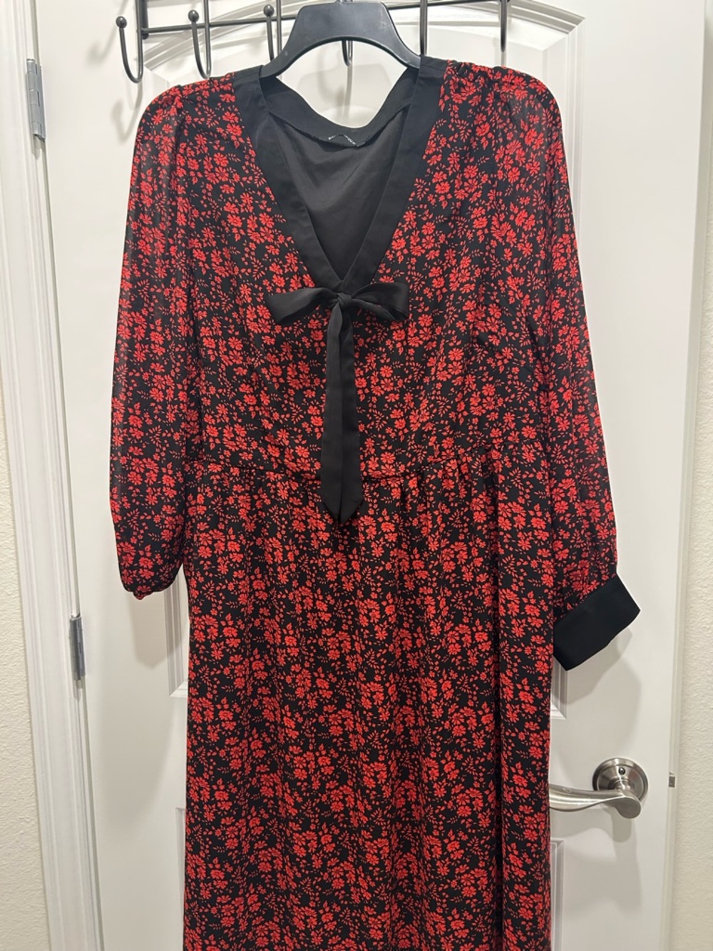 Black & Red Floral Tie-Neck Women’s Dress